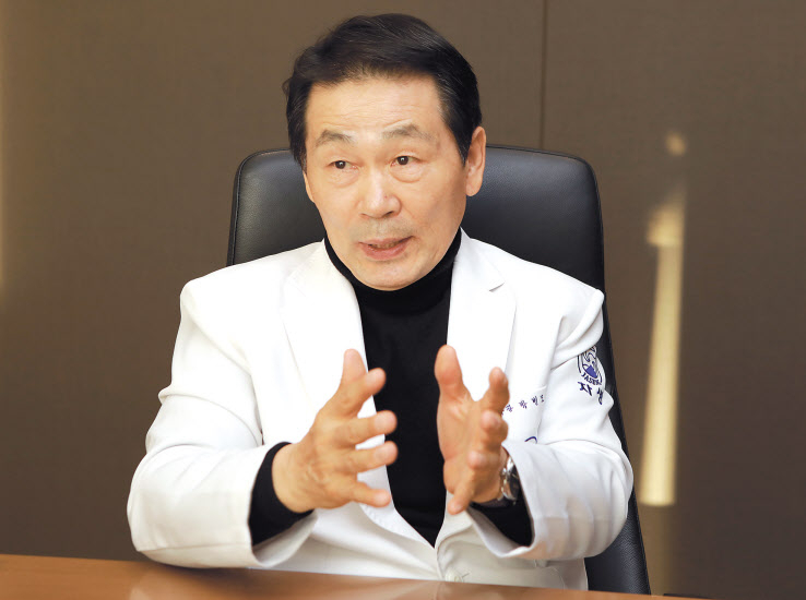 자생한방병원 박병모 이사장은 “한방의 과학화를 위해선 표준화 작업이 필수적으로 선행되어야 하고 많은 임상 사례가 축적된 한방치료법이 나와야 세계에 우리 의술을 제대로 알릴 수 있다”고 강조한다.