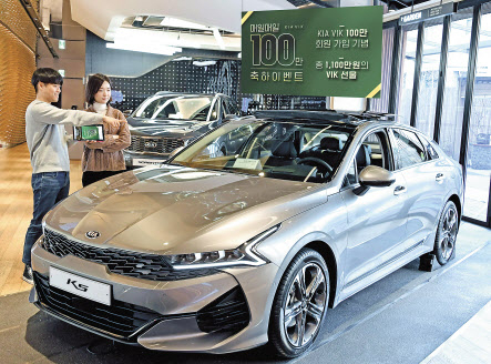 기아차는 통합 모바일 고객앱 ‘KIA VIK’ 가입 회원 100만 명 달성 기념 감사 이벤트를 진행한다고 밝혔다. [기아차 제공]