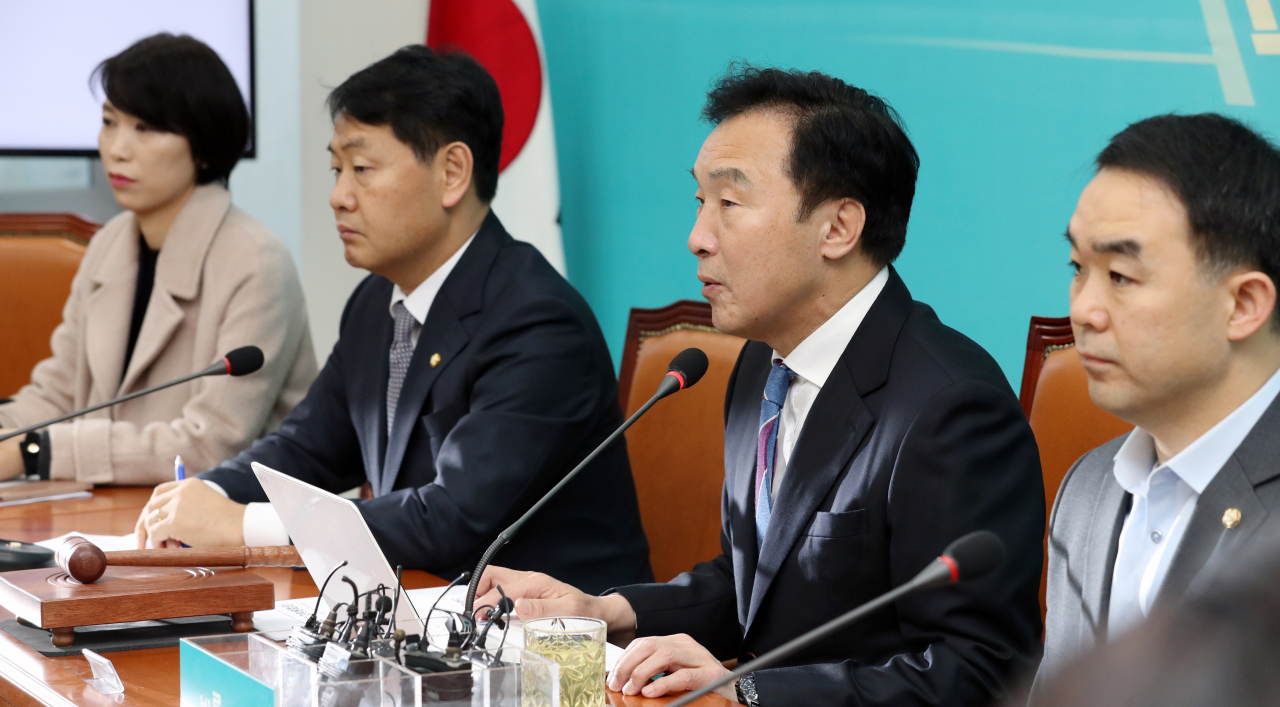 바른미래당 손학규 대표(오른쪽 두 번째)가 20일 오전 서울 여의도 국회에서 열린 최고위원회의에서 발언하고 있다. [연합]