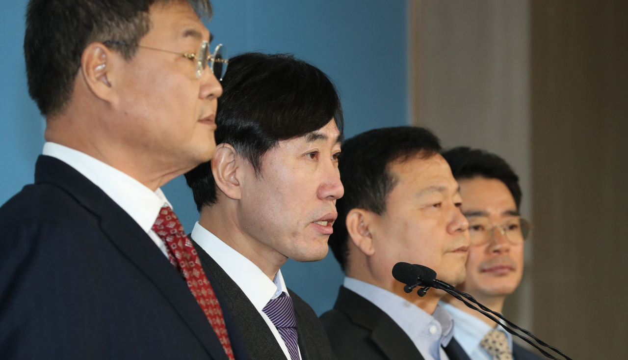 '변화와 혁신' 하태경 창당준비위원장이 9일 오전 서울 여의도 국회 정론관에서 정식 당명 공모와 창당준비위원회 1차 인선 관련 기자회견을 하고 있다. 왼쪽부터 정문헌 전략기획위원장, 하태경 창당준비위원장, 윤석대 창당실무총괄본부장, 김익환 대변인. [연합]