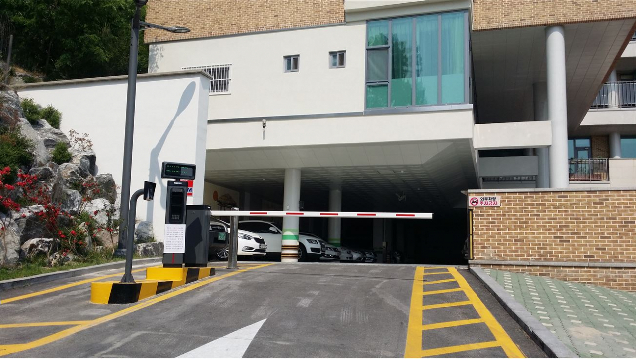 강북구가 차단기 설치를 지원한 부설주차장. [강북구 제공]