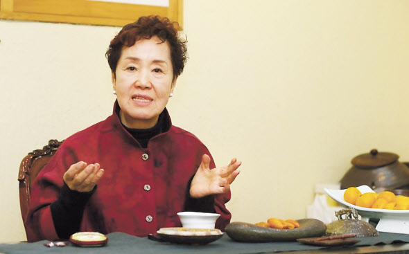 고정순 제주향토음식문화연구소장은 “소박한 제주 향토음식은 웰빙시대 건강식으로 주목받을 요소가 많다”고 전했다. 　