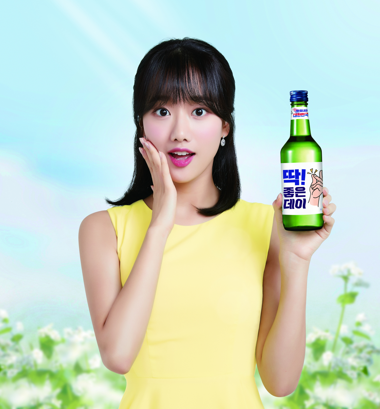 무학이 2020년 ‘딱 좋은데이’의 신규 광고 모델로 인기 아이돌 그룹 에이프릴 이나은 씨를 선정했다. (사진제공=무학)