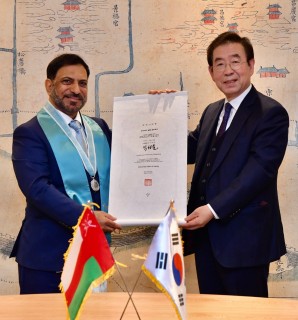 Omani envoy awarded honorary Seoul citizenship