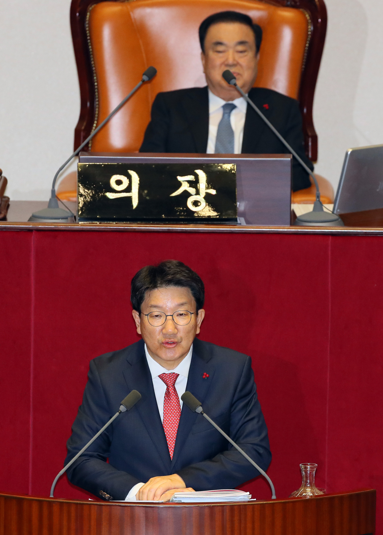 '공직선거법 개정안'에 대한 무제한 토론이 이어진 24일 오전 국회 본회의장에서 자유한국당 권성동 의원이 세번째 주자로 나서 발언하고 있다. [연합]