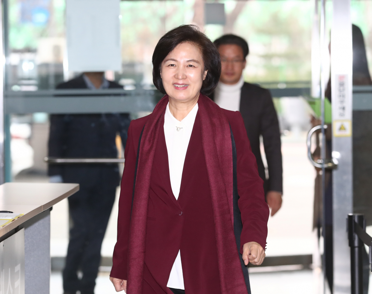 추미애 법무부 장관 후보자가 23일 오후 인사청문회 준비 사무실이 마련된 서울 양천구 서울남부준법지원센터에 출근하고 있다. [연합]