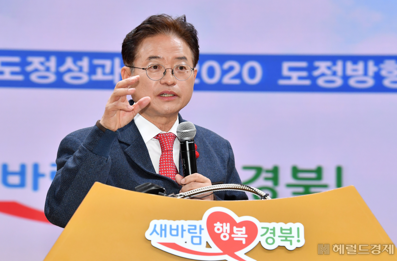 이철우 경북지사가 26일 도청 다목적홀에서 송년 기자회견을 열고 있다.[경북도 제공]