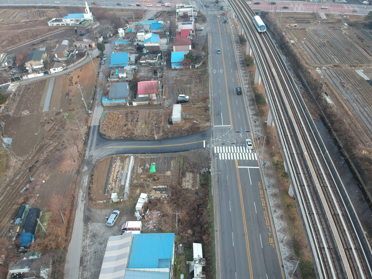 용인시 처인구 역북동 관곡마을에 진입로를 설치했다. [용인시 제공]