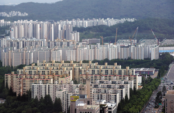 남산에서 바라본 서울 아파트 단지 모습 [연합]