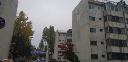 재건축 조합이 재건축에서 발생한 개발이익을 환수하는 ‘재건축초과이익환수법’이 위헌이라며 낸 헌법 소원에 대해 헌법재판소가 27일 합헌결정을 내렸다. 이에 따라 서울 강남권 재건축 단지들은 비상이 걸렸다. 사진은 서울 서초구 반포동 반포주공1단지 3주구의 모습. [헤럴드경제DB]