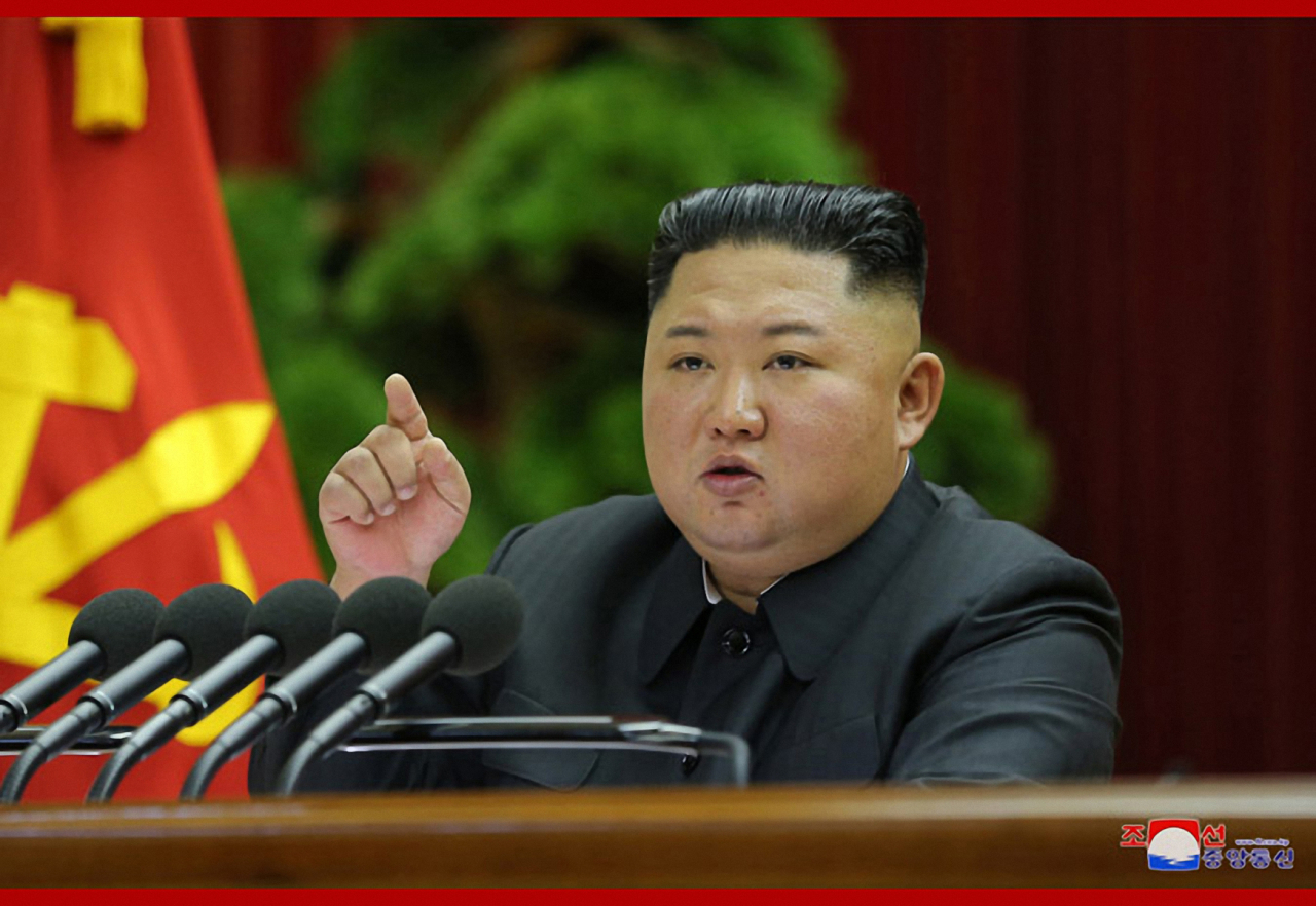 북한이 지난 28일 노동당 제7기 제5차 전원회의를 열고 김정은 국무위원장이 회의를 지도하며 운영·집행했다고 조선중앙통신은 29일 보도했다. [연합]