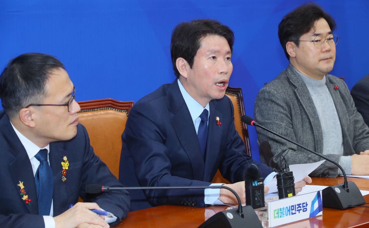 더불어민주당 이인영 원내대표가 29일 국회에서 열린 기자간담회에서 발언하고 있다. 왼쪽부터 박주민 최고위원, 박찬대 원내대변인. [연합]