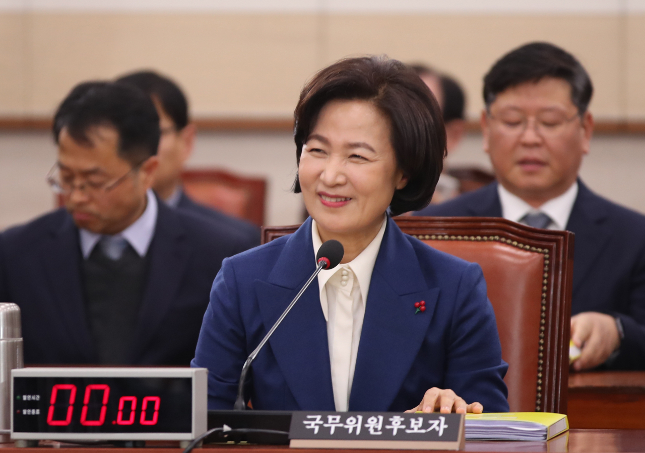 추미애 법무부 장관 후보자가 30일 오전 국회에서 열린 법제사법위원회 인사청문회에 출석해 답변을 준비하고 있다. [연합]