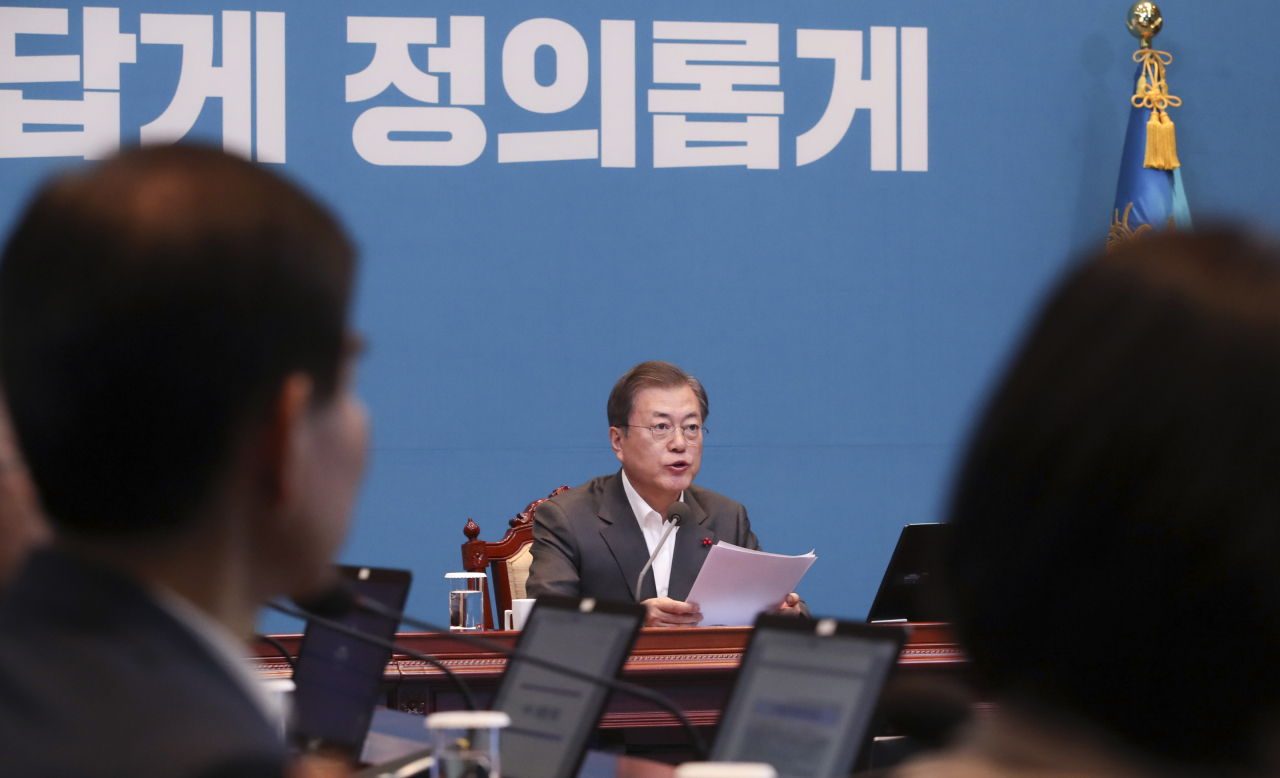 문재인 대통령이 30일 오후 청와대에서 열린 수석·보좌관 회의에서 발언하고 있다. [연합]