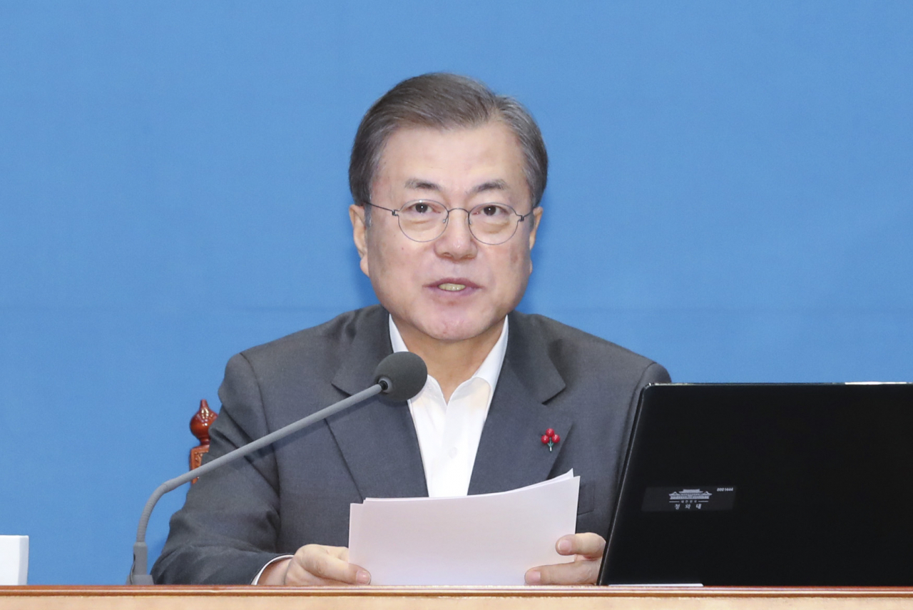 문재인 대통령이 지난 30일 청와대에서 열린 수석·보좌관 회의에서 발언하고 있다. [연합]