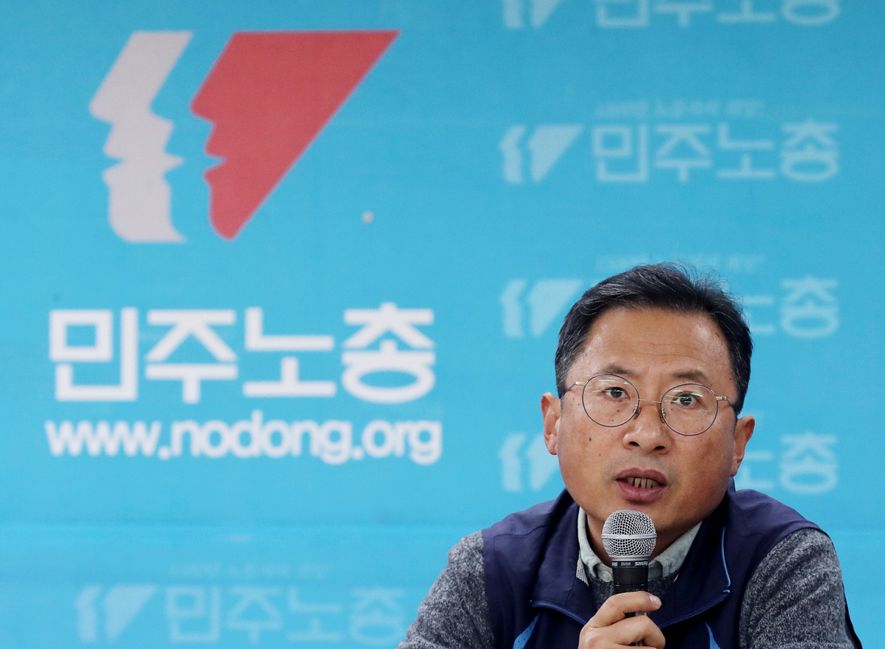 김명환 전국민주노동조합총연맹 위원장이 지난 30일 오후 서울 중구 민주노총에서 열린 기자간담회에서 발언하고 있다. [연합]