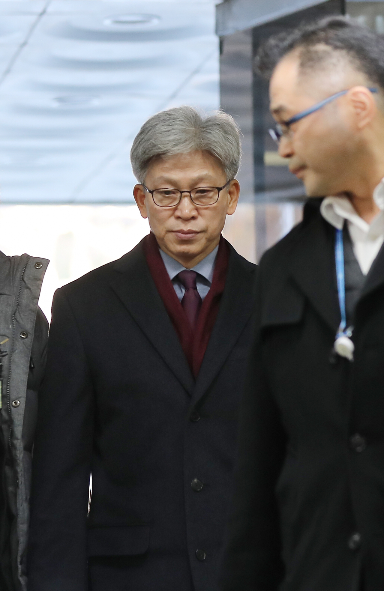 김기현 전 울산시장 측근 비리 의혹을 청와대에 최초 제보한 송병기 울산시 경제부시장이 31일 영장실질심사를 받기 위해 서울 서초구 서울중앙지법에 출석하고 있다. [연합뉴스]