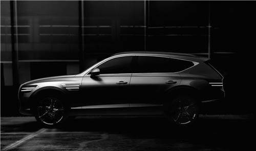 제네시스 브랜드가 이달 출시하는 첫 번째 스포츠유틸리티차(SUV) GV80의 내·외관 디자인을 1일 처음 공개했다. [현대자동차]