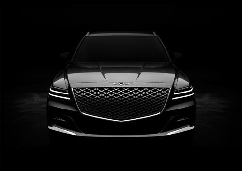 제네시스 브랜드가 이달 출시하는 첫 번째 스포츠유틸리티차(SUV) GV80의 내·외관 디자인을 1일 처음 공개했다. [현대자동차]