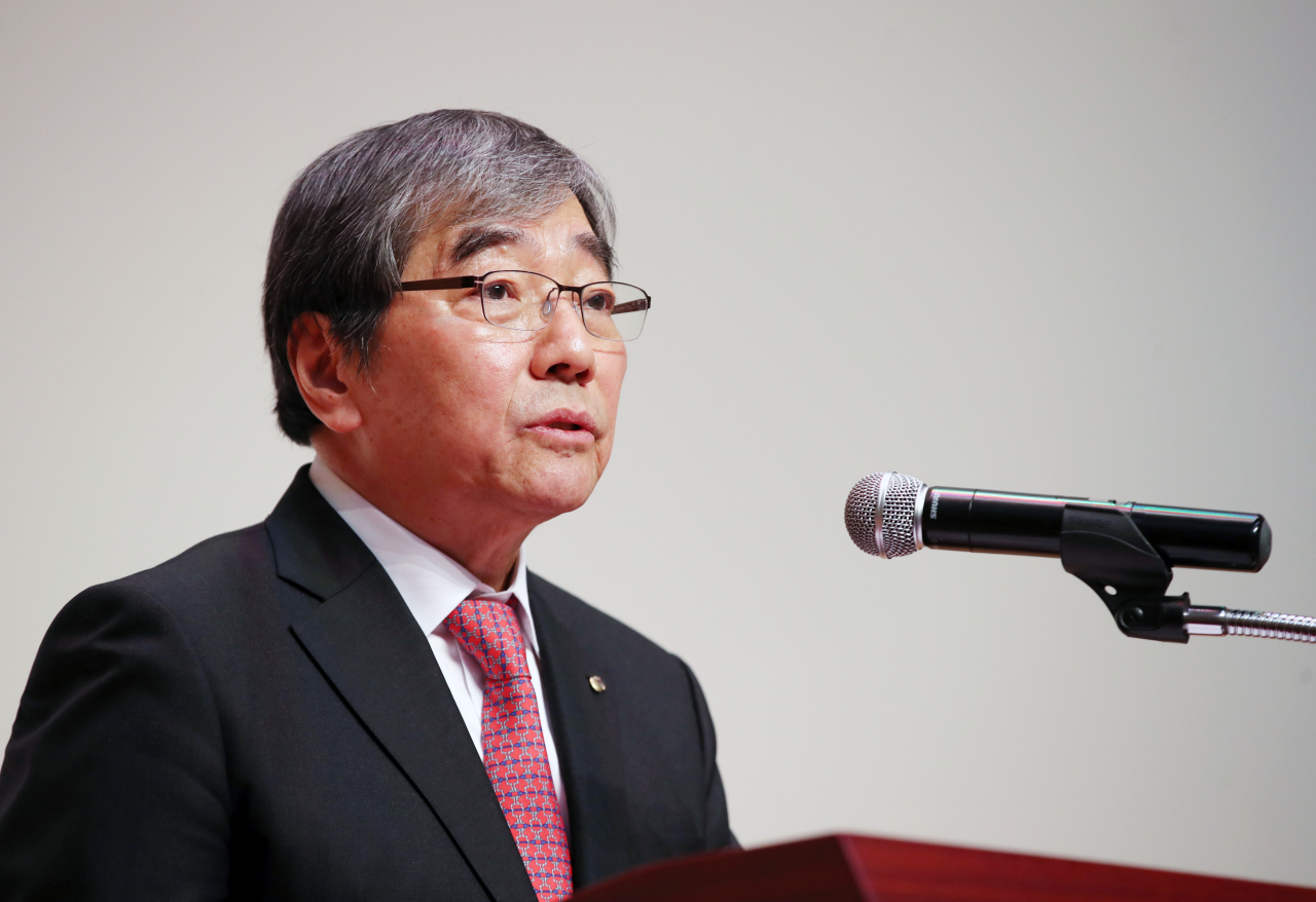 윤석헌 금융감독원장이 2일 오전 서울 여의도 금융감독원에서 열린 금감원 시무식에서 신년사를 하고 있다. [연합]