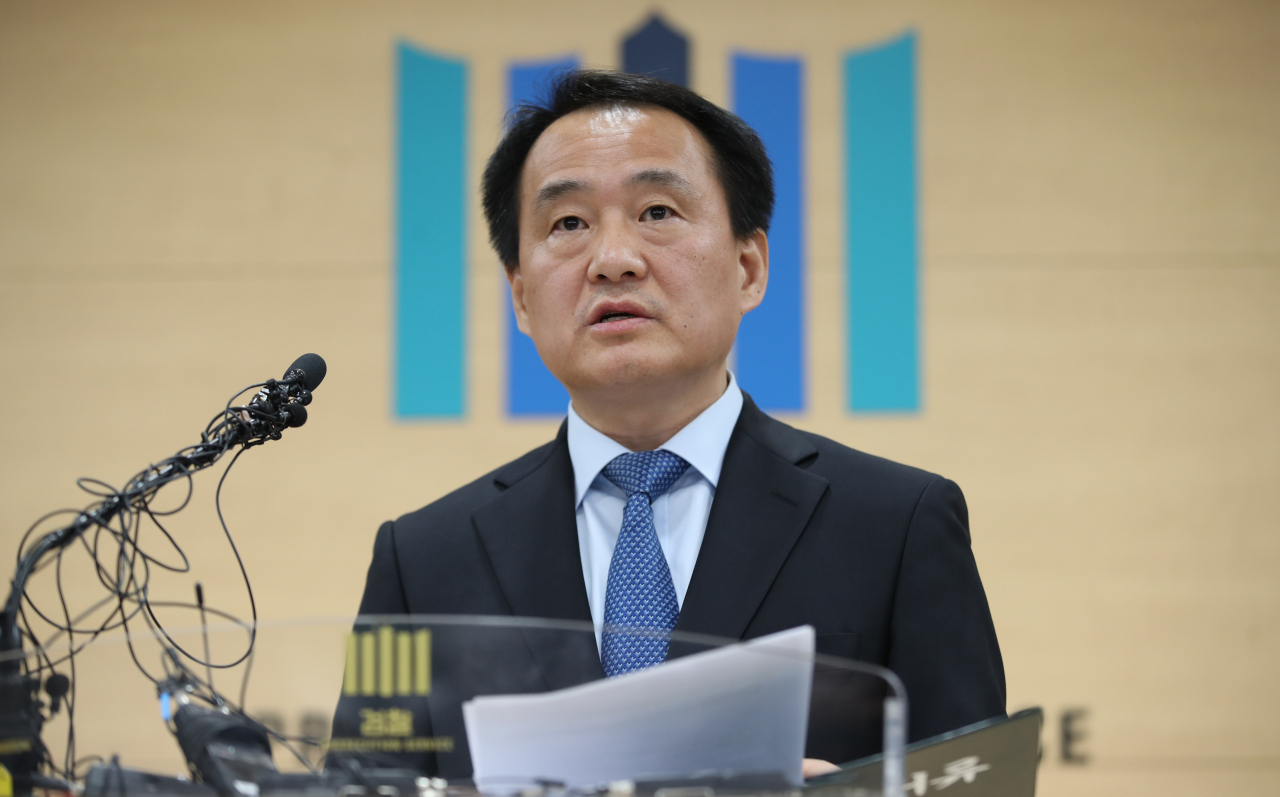 2일 오후 서울남부지검에서 나병훈 공보담당관이 패스트트랙 충돌 사건 관련 수사 결과를 발표하고 있다. [연합]