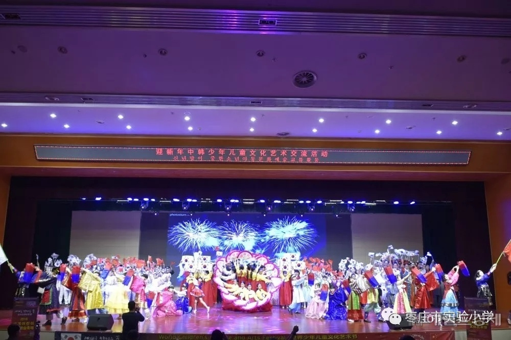 ‘2019 세계어린이문화예술축제-중국’행사가 지난해 12월 26일~31일까지 중국 산동성 조장시와 청도에서 성황리에 개최됐다. 한국의 어린이 청소년 공연팀이 부채춤을 선보이고 있다.