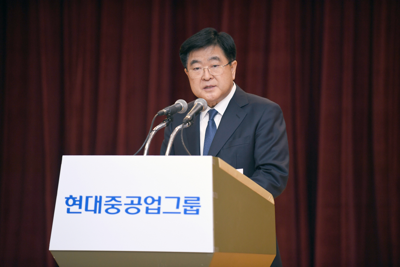 권오갑 현대중공업 회장이 3일 오전 서울 종로구 계동 현대빌딩에서 열린 시무식에서 신년사를 밝히고 있다. [현대중공업 제공]