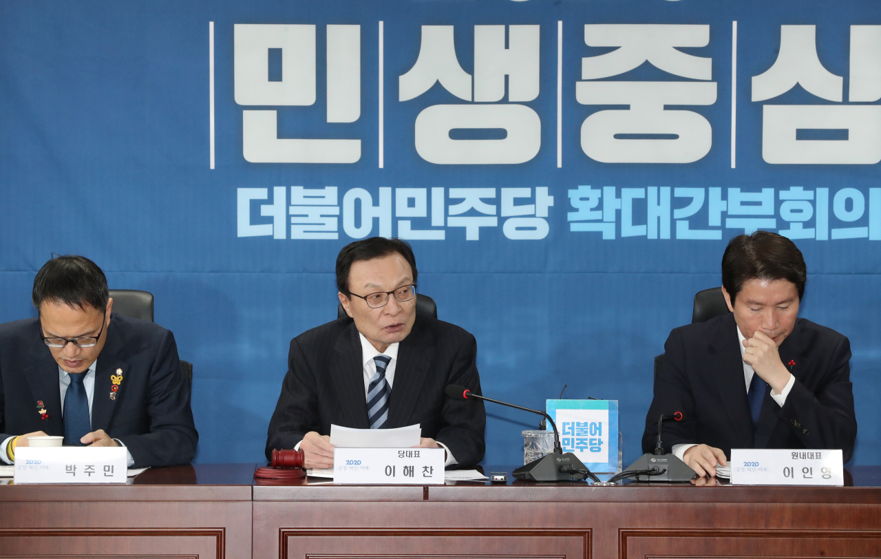 더불어민주당 이해찬 대표가 3일 서울 여의도 국회 의원회관에서 열린 확대간부회의에서 발언하고 있다. [연합]