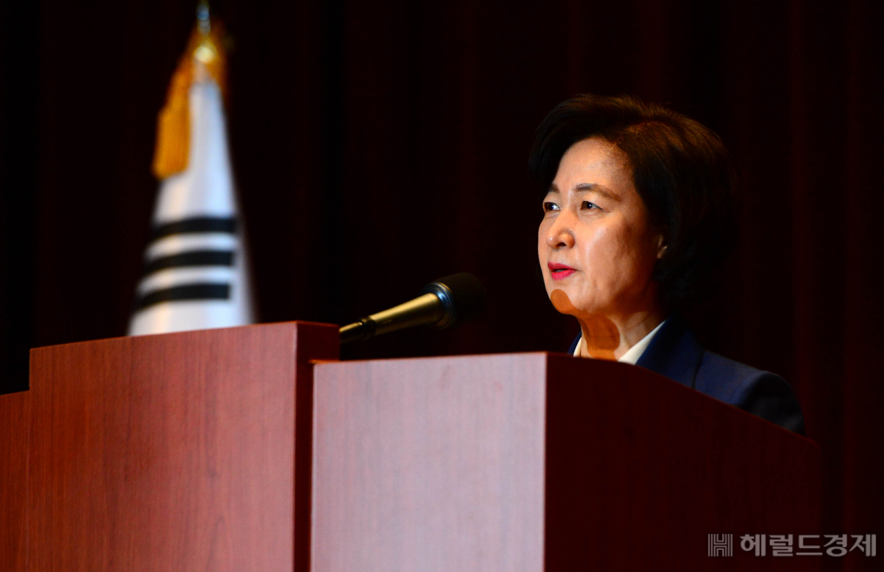 [헤럴드경제=박해묵 기자] 추미애 법무부 장관이 3일 오전 정부 과천 청사 대강당에서 열린 취임식에서 취임사를 하고 있다. 취임식에는 윤석열 검찰총장은 참석하지 않았다.