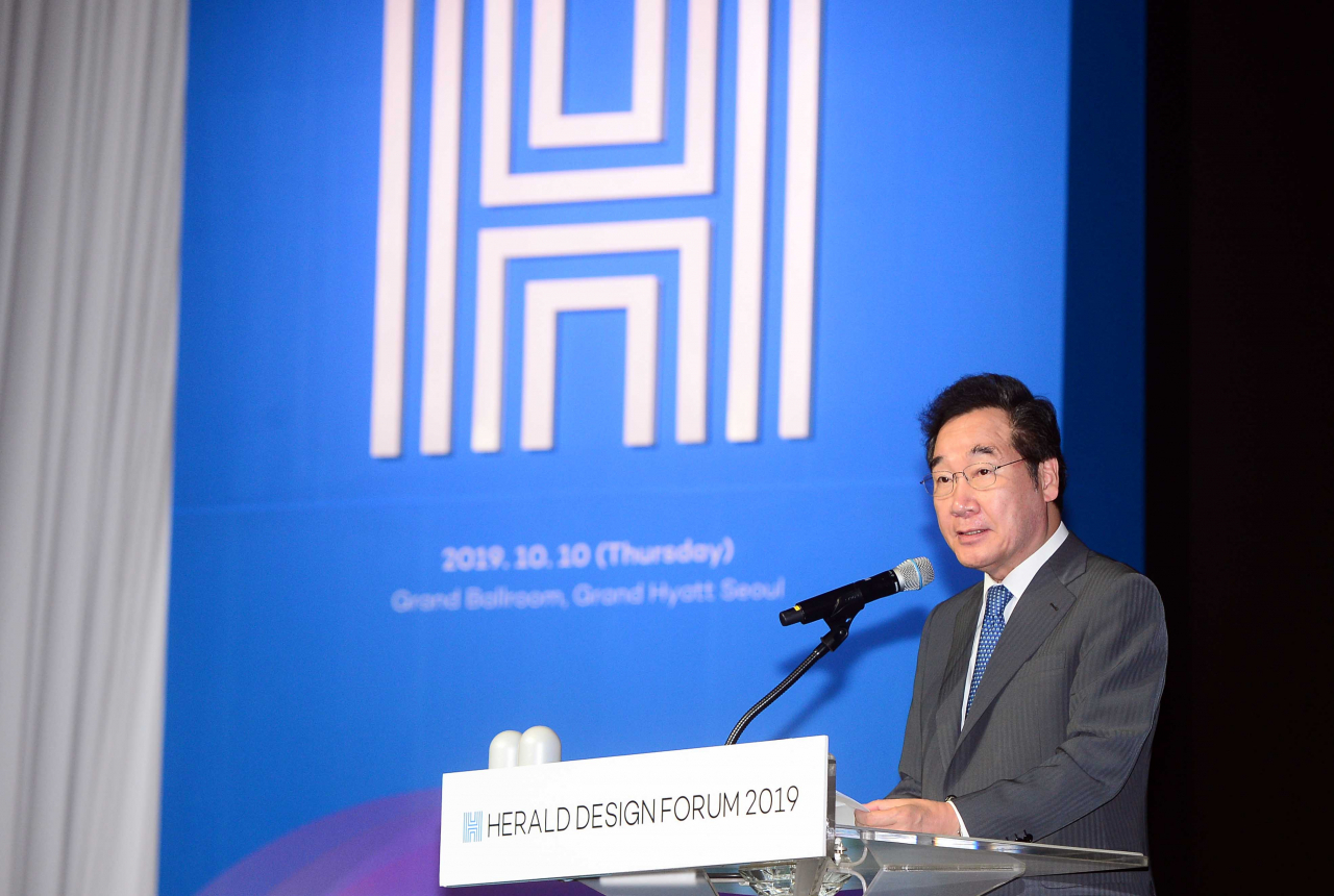 [헤럴드경제=이상섭 기자] 지난 10월 10일 서울 남산 그랜드 하얏트호텔 그랜드볼룸에서 열린 '헤럴드디자인포럼 2019'에서 이낙연 국무총리가 축사를 하고 있다. babtong@heraldcorp.com