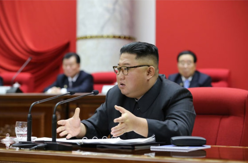 북한 노동당 기관지 노동신문은 5일 김정은 국무위원장이 당 중앙위원회 전원회의에서 제시한 ‘정면돌파전’과 관련한 논설에서 미국에 대한 기대를 버리고 전략무기 개발과 경제발전, 정치사상 강화 등을 촉구했다. [헤럴드DB]