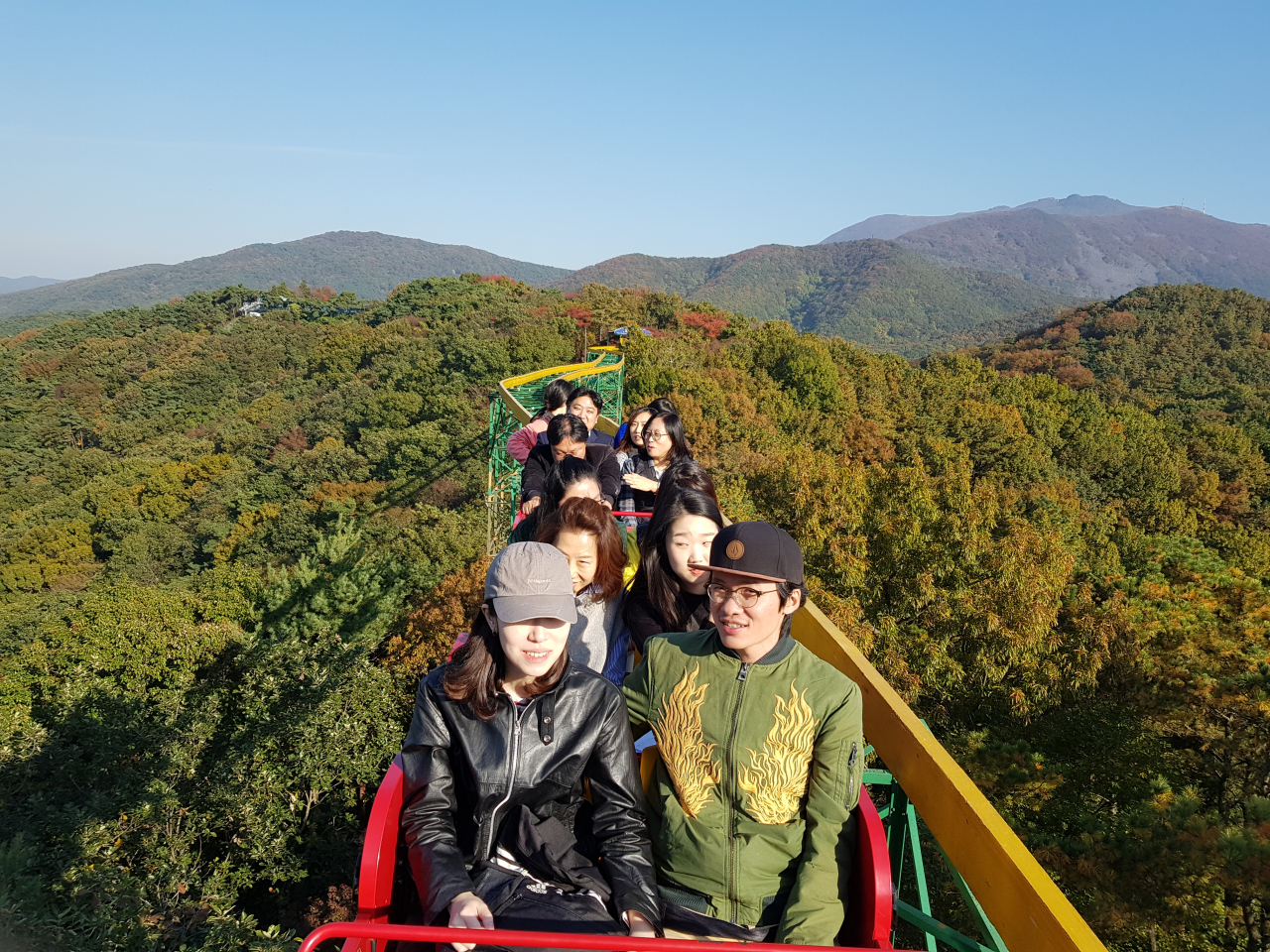 무등산 모노레일. 광주가 첨단산업경제와 예향 다운 관광 발전을 함께 추구하고 있다.