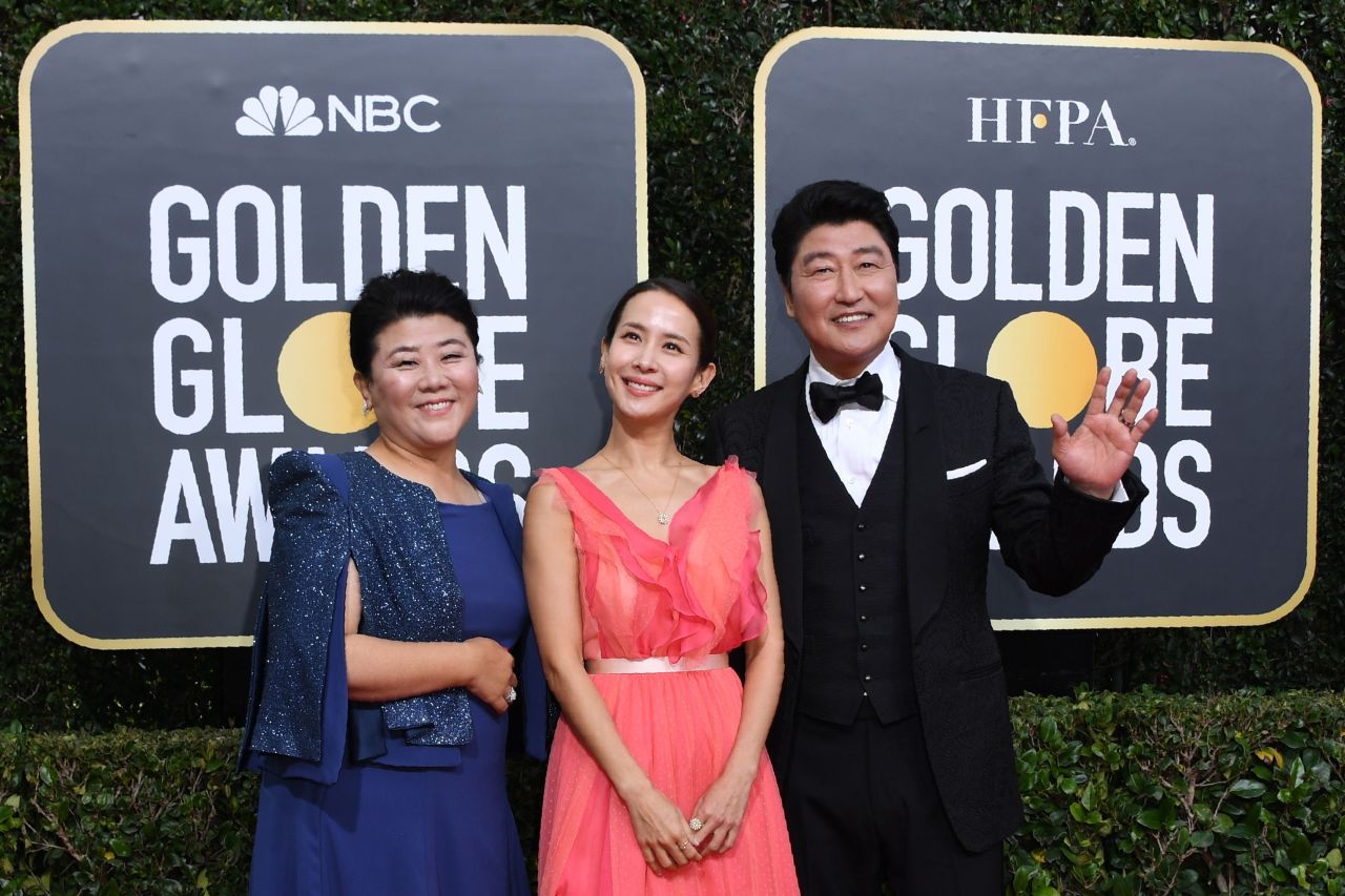 (From left) Lee Jung-eon, Cho Yeo-Jeong, and Song Kang-ho pose for picture at the 77th Golden Globe Awards ceremony held at the Beverly Hilton Hotel in Beverly Hills, California, on Jan. 5. (AFP)