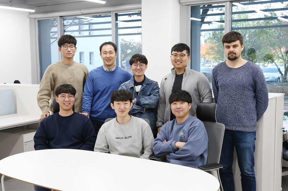 KAIST 전기및전자공학부 김상현(왼쪽 위 두번째) 교수 연구팀.[KAIST 제공]