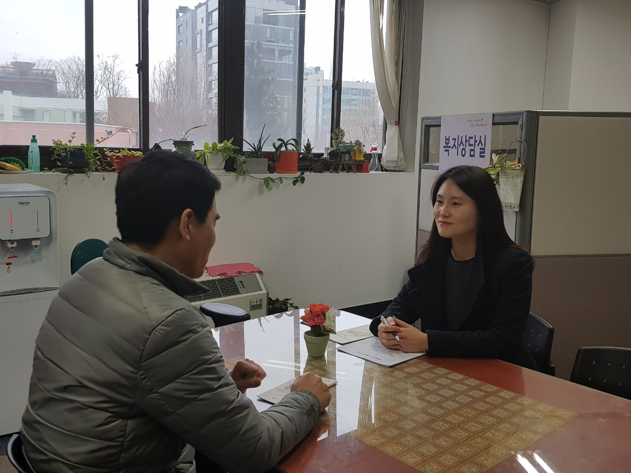 광진구 법률홈닥터 변호사에게 법률 상담을 받고 있는 모습. [광진구 제공]
