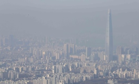 미세먼지에 갇힌 서울 도심. [연합]