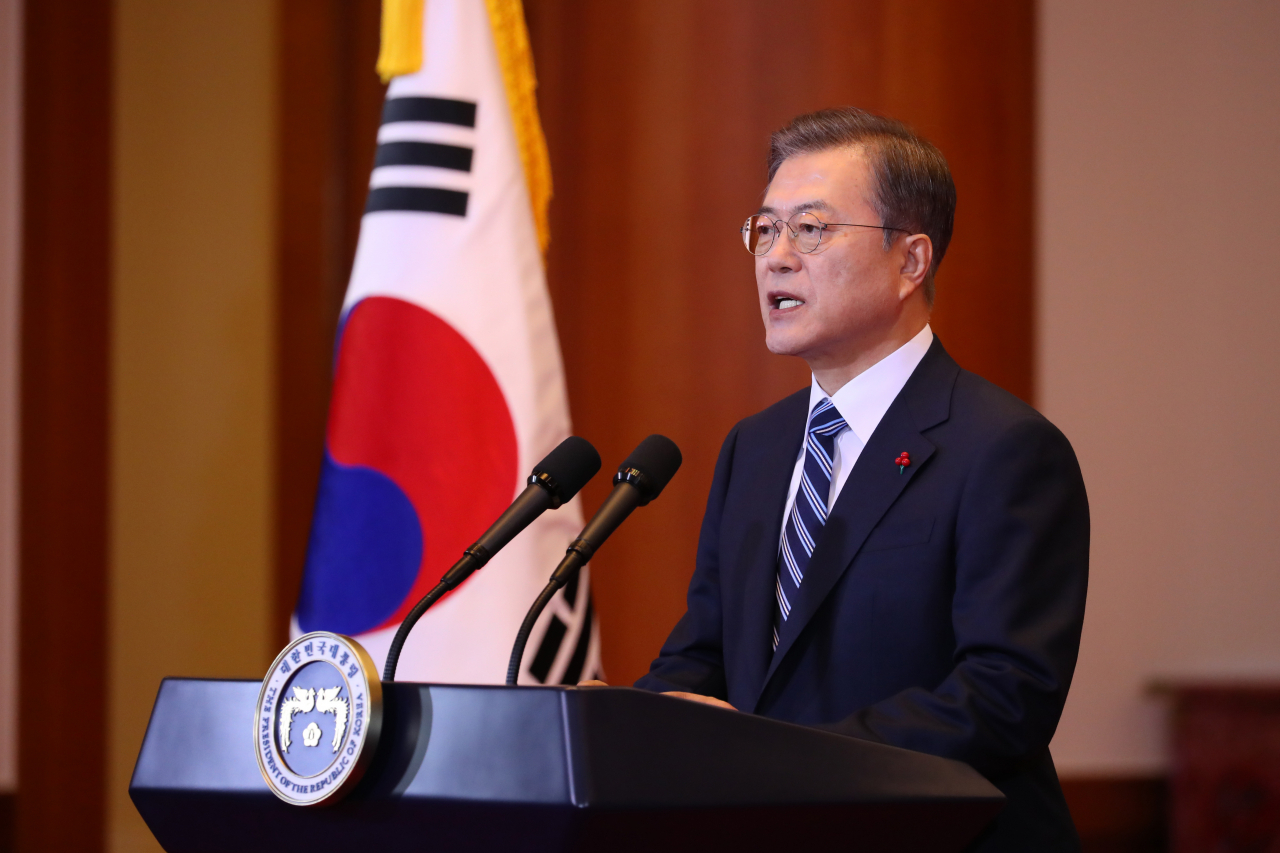 문재인 대통령은 7일 2020년 신년사에서 김정은 북한 국무위원장 답방 재초청 의사를 밝히며 남북정상회담 의지를 밝혔다. [연합]