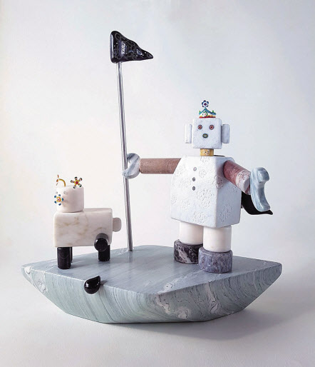 박선영, 행복한 삐릿삐릿, 대리석,크리스탈,유리, 60x36x66cm, 2019 [한국여류조각가회 제공]