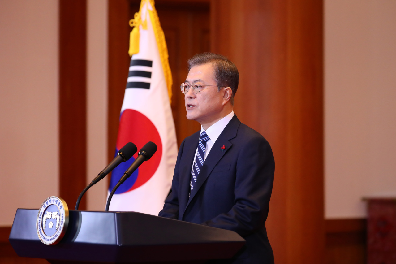 President Moon Jae-in delivers the New Year address on Tuesday. Yonhap