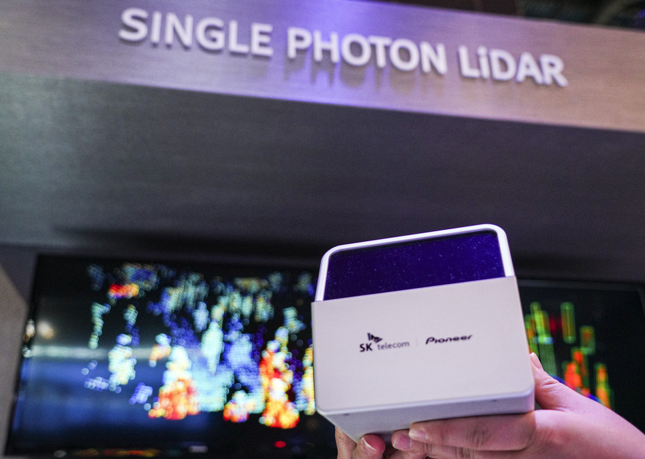 SK텔레콤이 CES 2020 전시 부스에서 공개한 ‘차세대 단일 광자 라이다(LiDAR)’ 시제품 [SK텔레콤 제공]