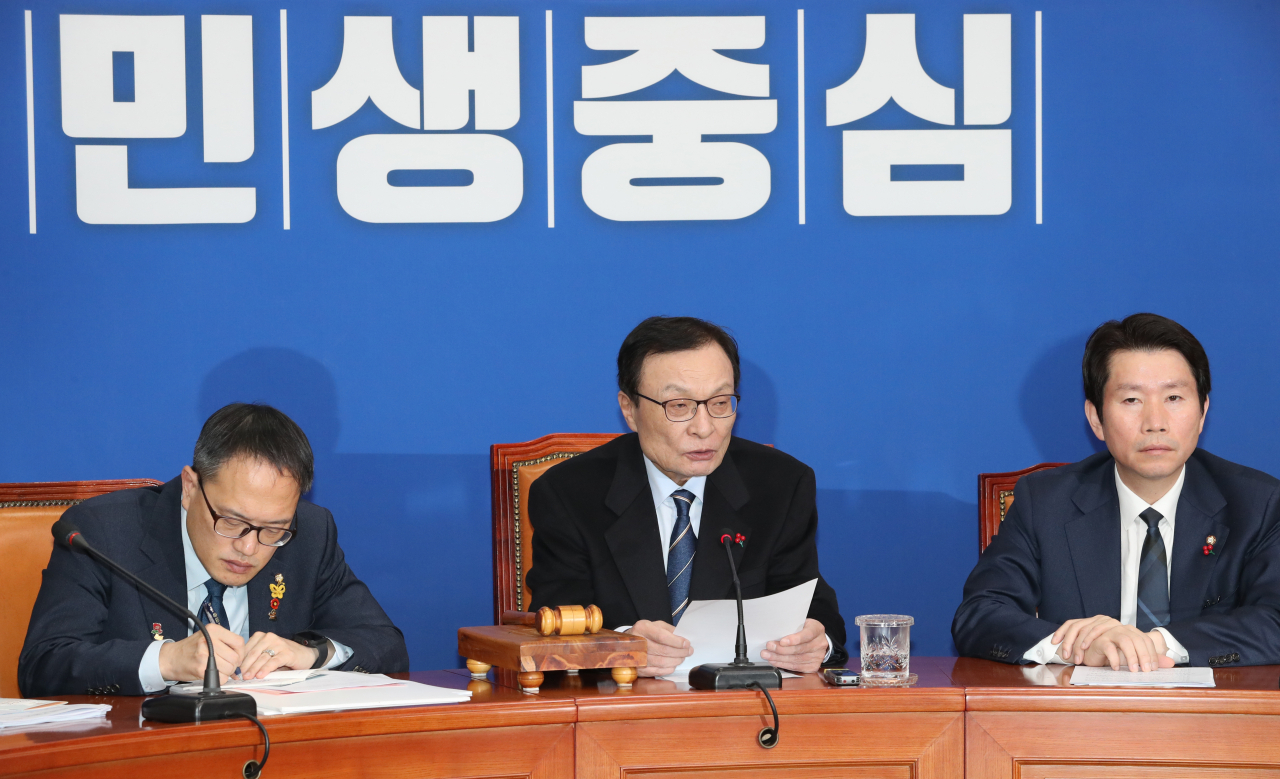 더불어민주당 이해찬 대표가 8일 오전 서울 여의도 국회에서 열린 최고위원회의에서 발언하고 있다. 연합뉴스