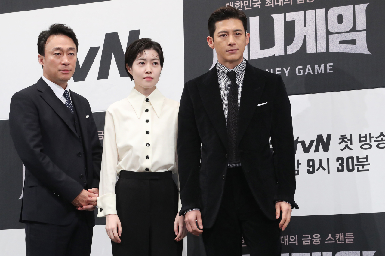 (From left) Lee Sung-min, Shim Eun-kyung and Go Soo pose for pictures during a media event for “Money Game,” in Seoul on Wednesday. (Yonhap)