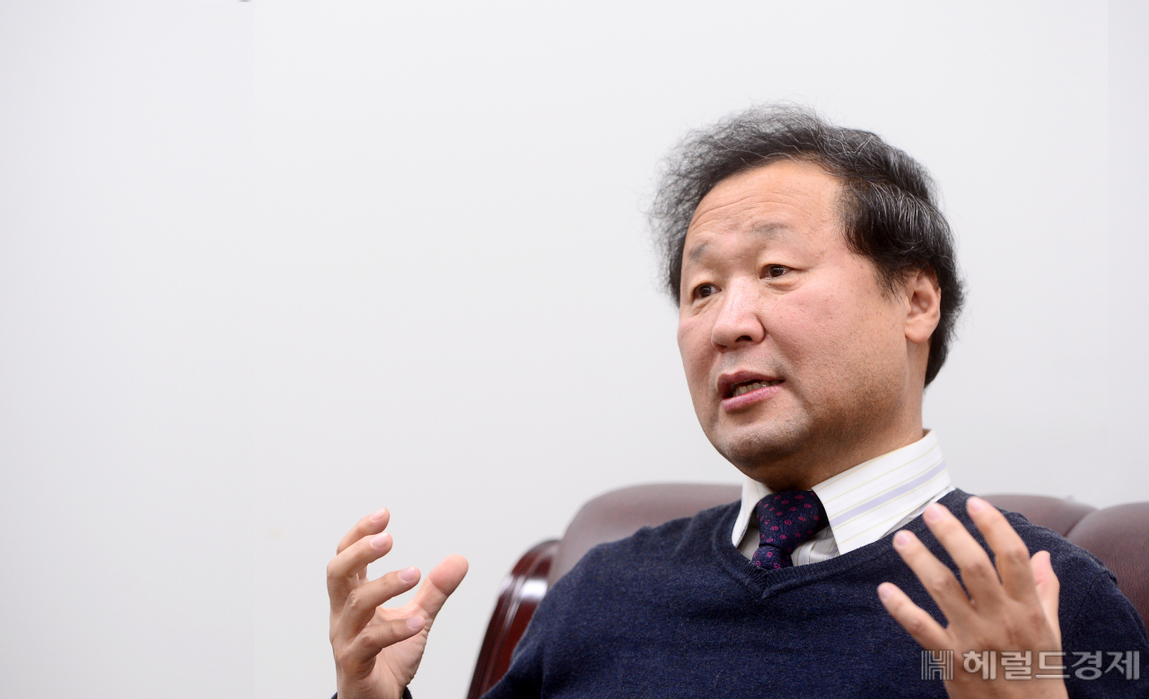공판·송무 분야에서 최초로 블랙벨트(공인전문검사 1급)로 선정된 홍효식(61·사법연수원 19기) 서울고검 검사. 이상섭 기자
