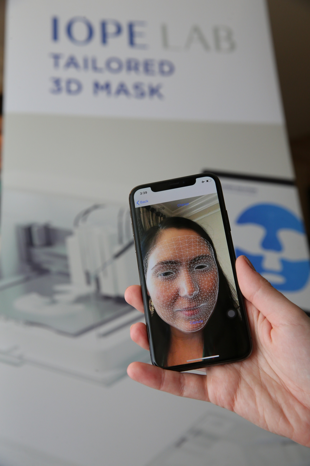 아모레퍼시픽이 'CES 2020'에서 선보인 3D 프린팅 맞춤 마스크팩. [사진제공=아모레퍼시픽]