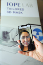 아모레퍼시픽이 ‘CES 2020’에서 선보인 3D 프린팅 맞춤 마스크팩.