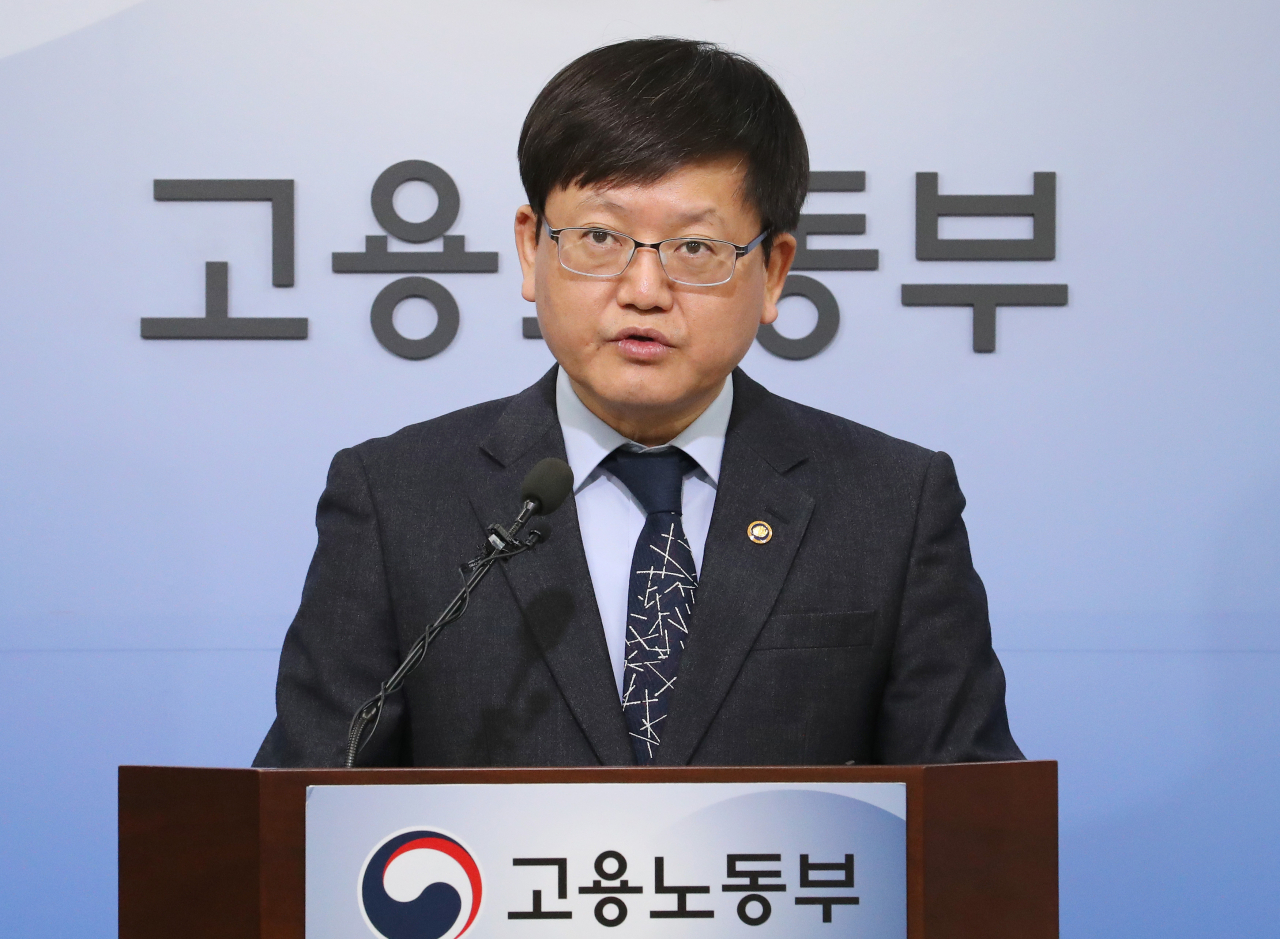임서정 고용노동부 차관이 9일 오전 세종시 정부세종청사에서 2019년 근로손실일수 및 노사분규건수와 관련해 브리핑하고 있다. [연합]