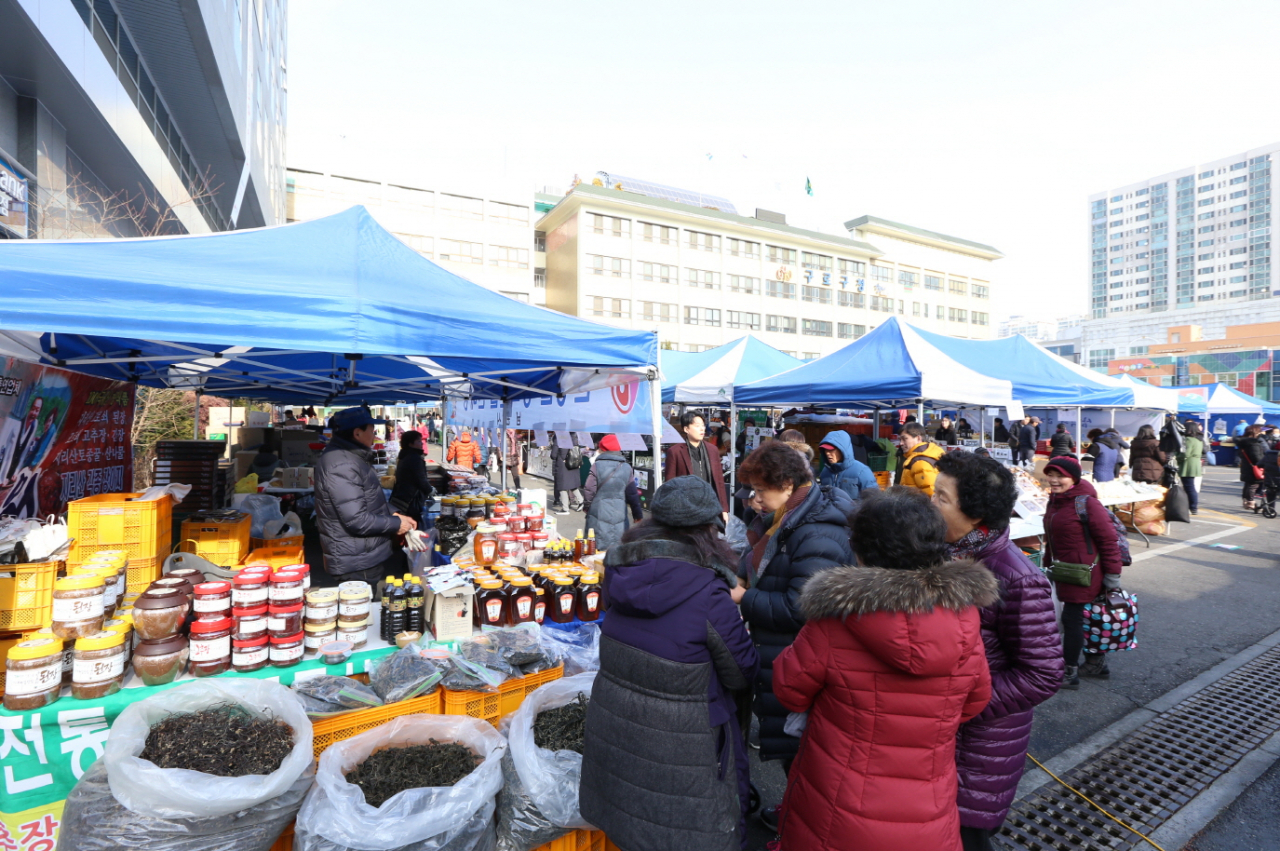 지난해 열린 설맞이 구로한마당장터 모습. [구로구 제공]