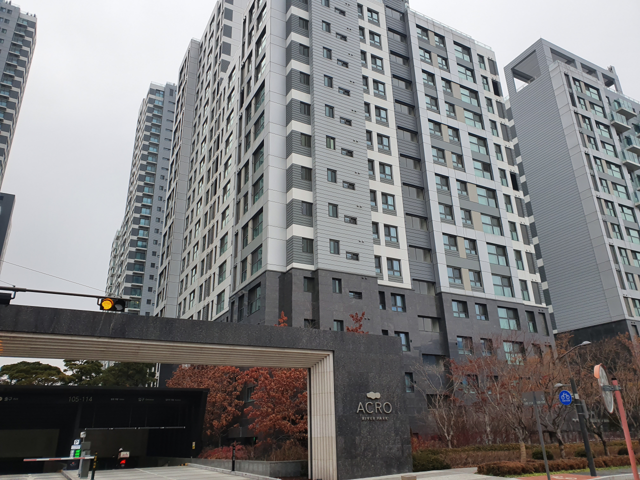 12·16 대책은 서울 강남 부동산 시장의 심리를 크게 위축시키는 후폭풍을 몰고 왔다. 사진은 서울 서초구 반포동 아크로리버파크[사진=민상식 기자]