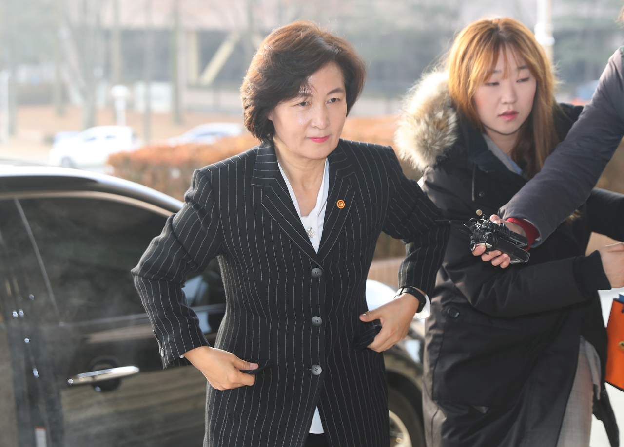 추미애 법무장관이 10일 오전 정부과천청사로 출근하고 있다. [연합]