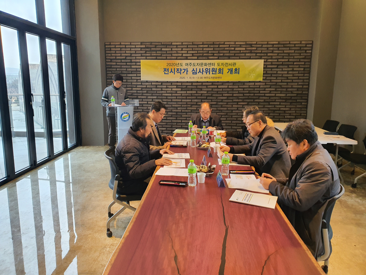 여주도자문화센터 도자전시관 전시작가 선정 심사위원회 개최. [여주시 제공]